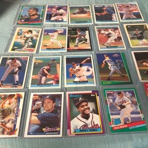 20 Braves baseball cards in sleeves vintages